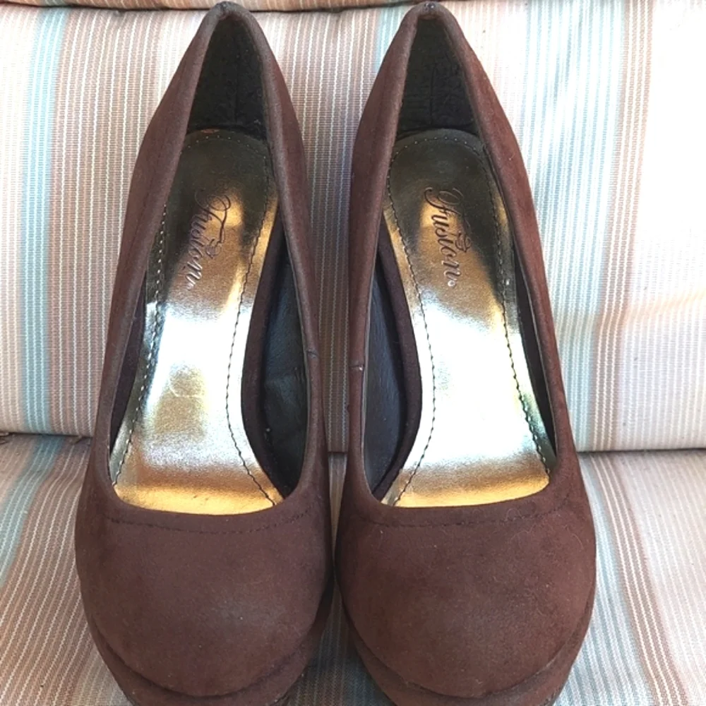 Vintage Fusion Brown faux suede Platform Slip-on Stilettos High Heels Sz 5 1/2